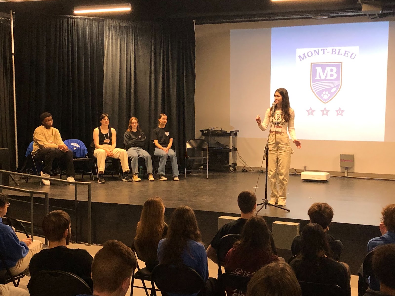 Bilingual Stream Finalists Chloe Simard, Maia Cassie, and Bem Denga visit Mont-Bleu High School.