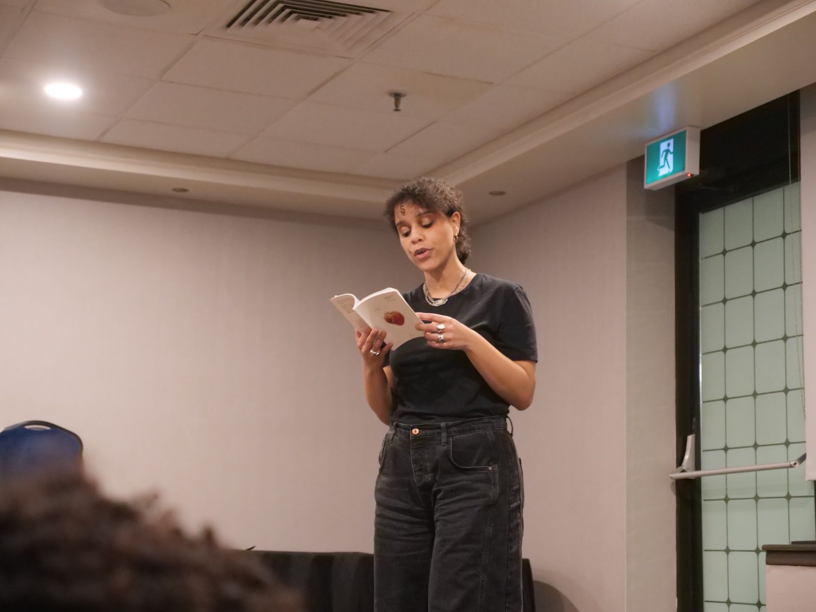 Chloé Savoie-Bernard reads from her poetry collection, Sainte-Chloé de l'amour (2021).