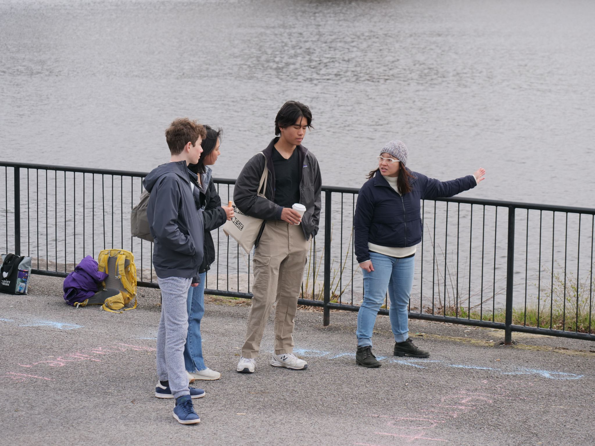 Ellen Chang-Richardson leads students in an acrostic poem activity at the Canadian Museum of History.