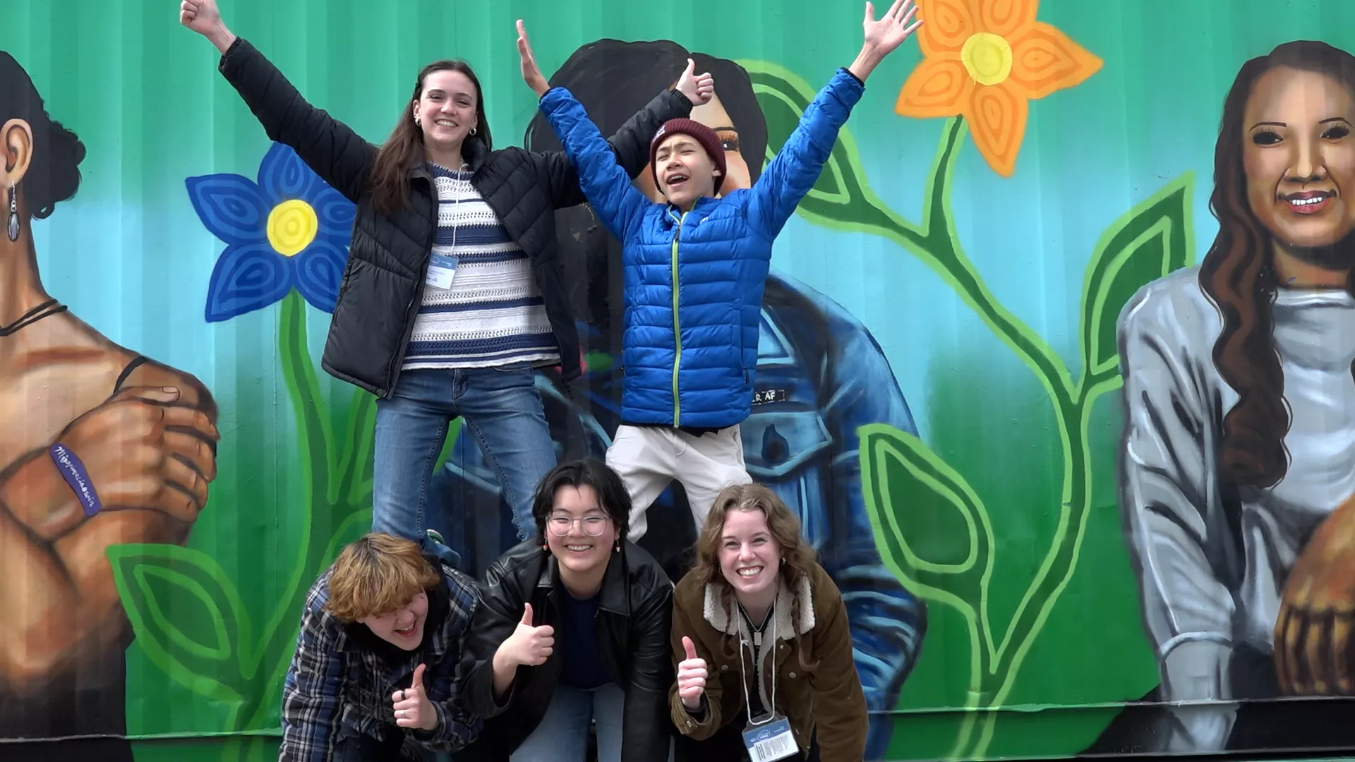 Arsène Guillemot, Angelina Yeung, Ella Bachrach, Sophie Cameron-King, and Philippe Morissette form a human pyramid.