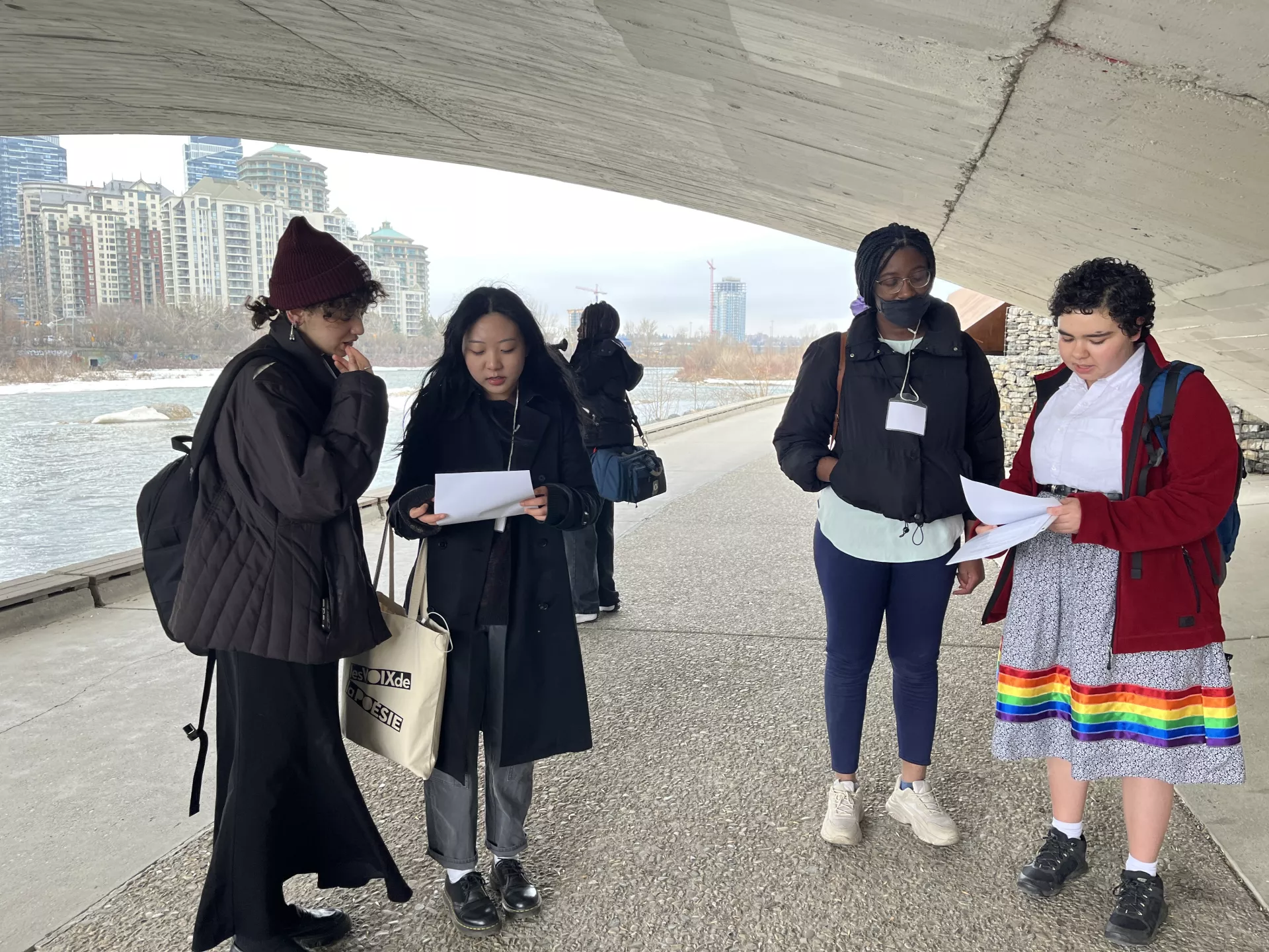 Moineau Shin Binon, Vivian Sun, Obiajulu Udemgba, and Tyler-Rose Arden also had to recite a poem on the spot under Louise Bridge.