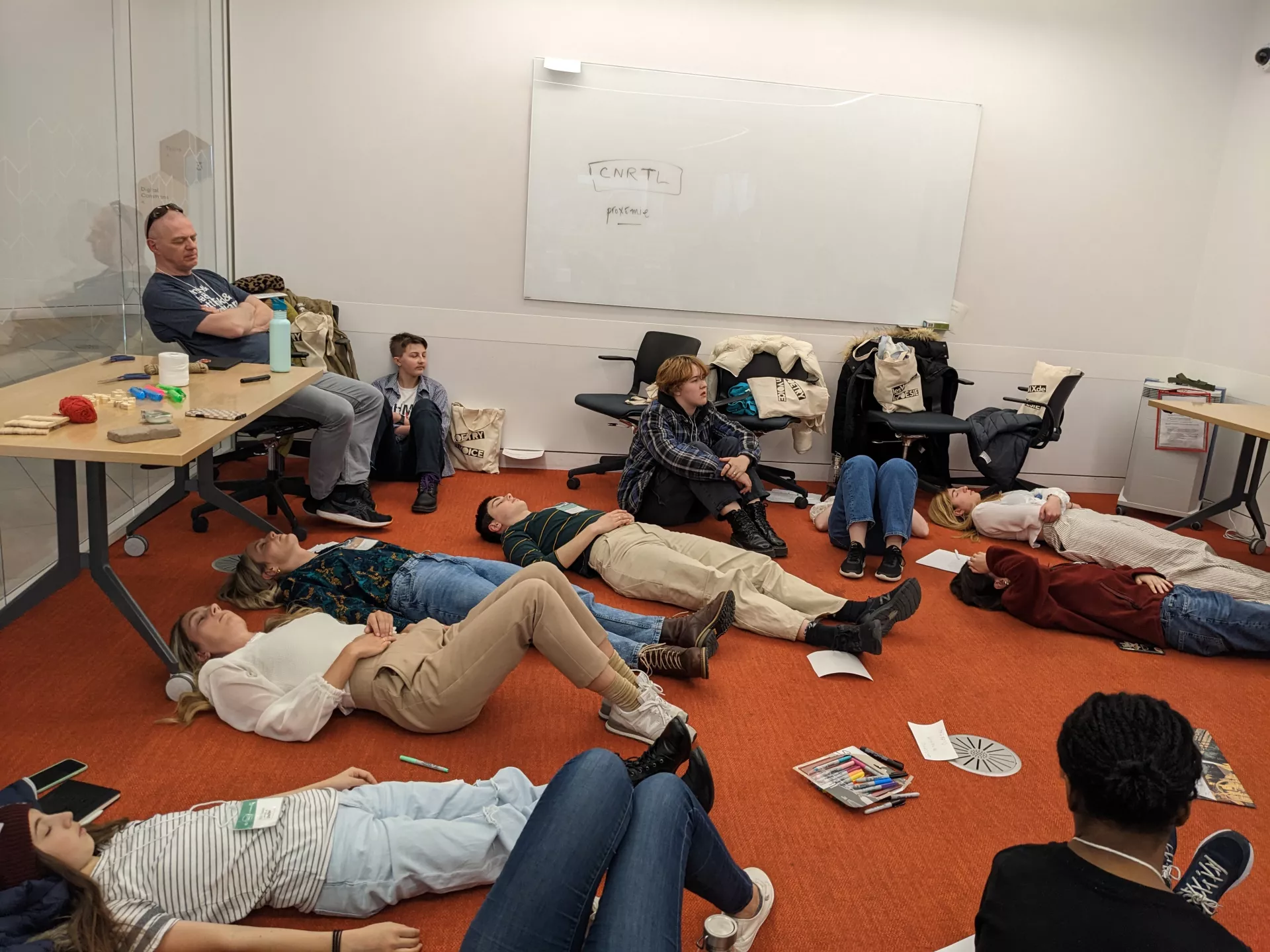 Clémence Dumas-Côté's workshop encourages students to fully immerse themselves in a poem.