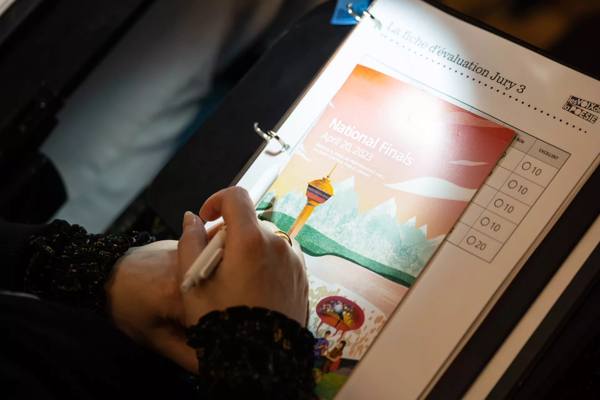 The judges are ready to mark the recitations.